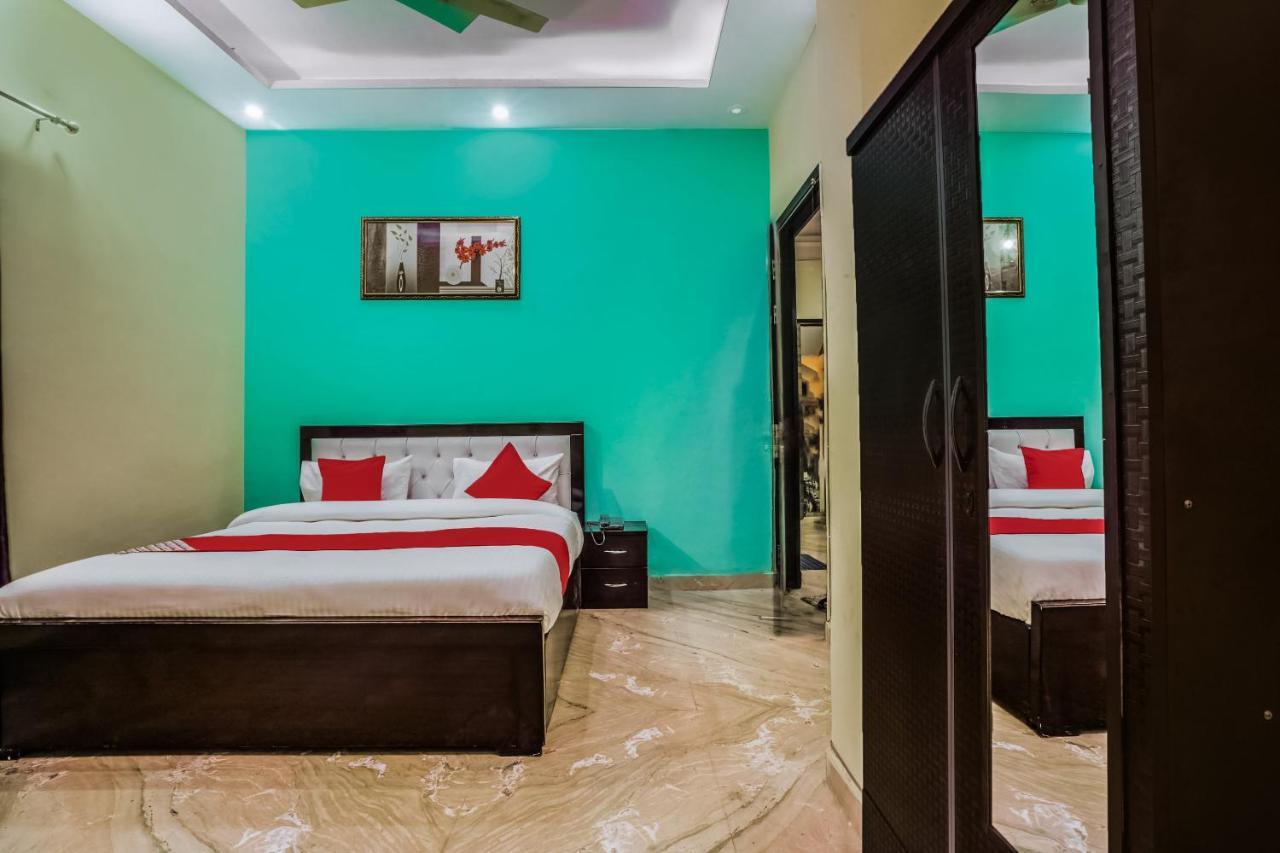 Oyo 24743 Janak Residency 3*