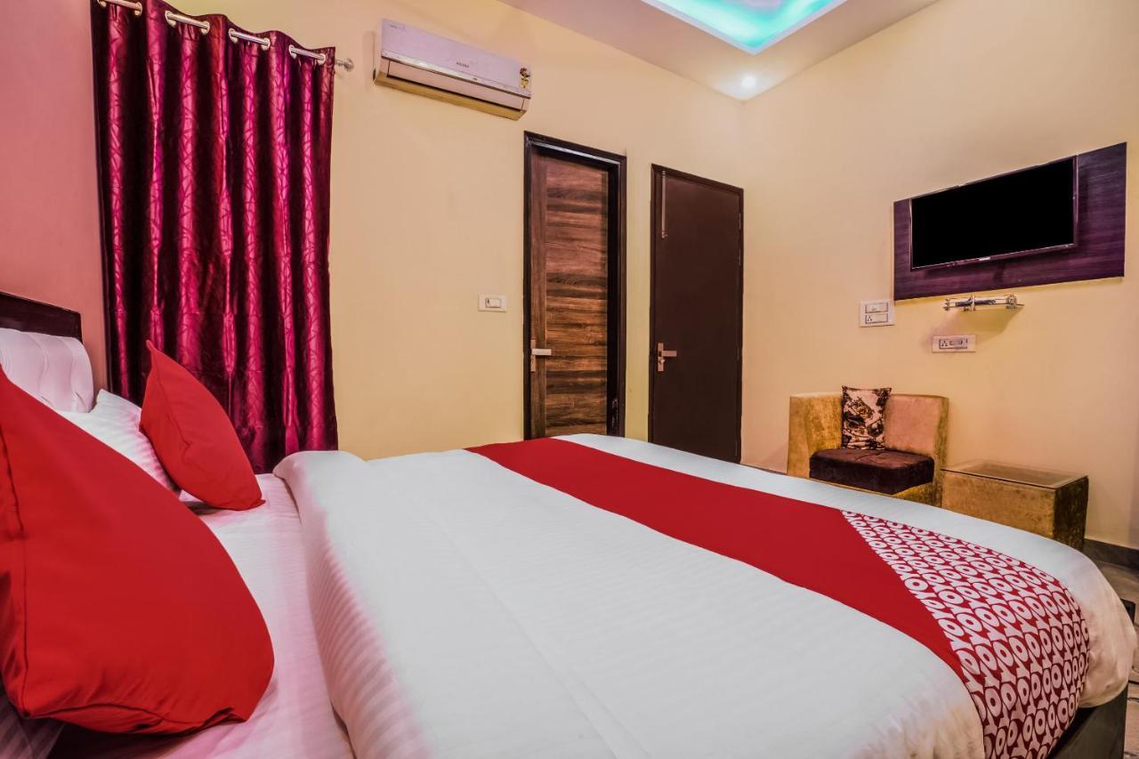 Oyo 24743 Janak Residency Hotel 3*