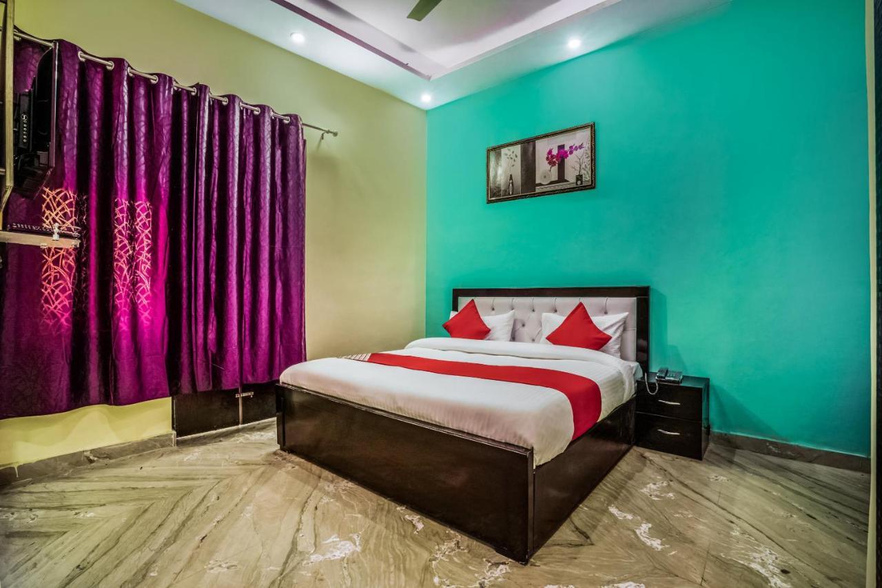 Oyo 24743 Janak Residency New Delhi