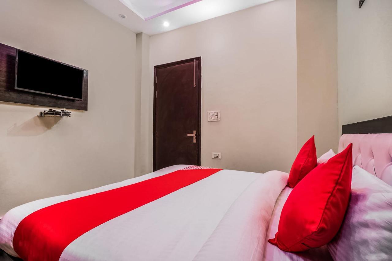 Oyo 24743 Janak Residency Hotel 3*